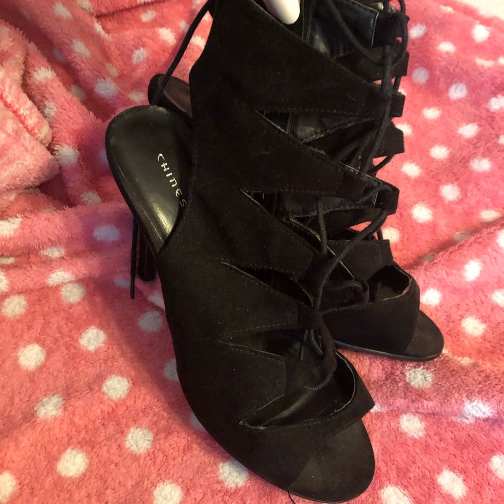 Black Pumps